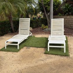 Chaise Lounge 2 Available with 2 Chairs