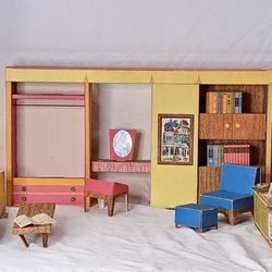 Vintage 1962 BARBIE DREAM HOUSE Mattel W/Cardboard Furniture & Accessories