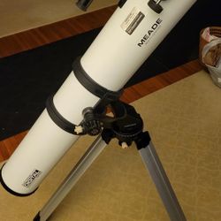 Meade model 4505 Digital Electronic Auto-locator telescope