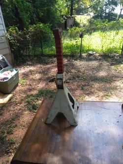 Car Stand. Good condition.