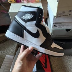 Jordan Retro 1 High Black And White 