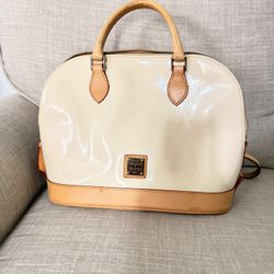 Dooney And Bourke Purse 