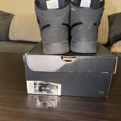 Air Jordan 1 Mid Triple Black GS Size 6.5Y