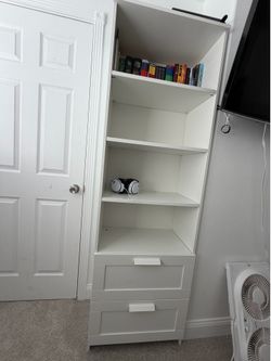 Bookshelf storage