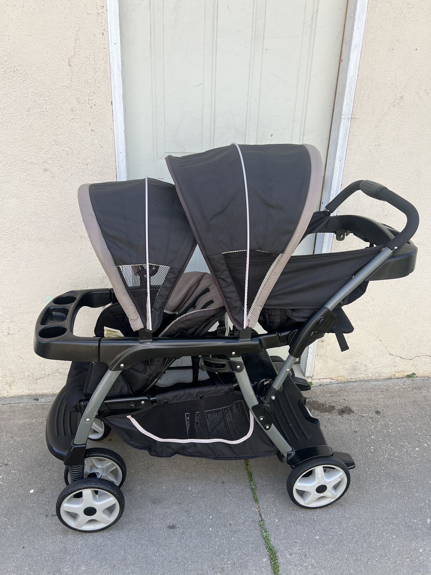 GRACO DOUBLE STROLLER SIT AND STAND