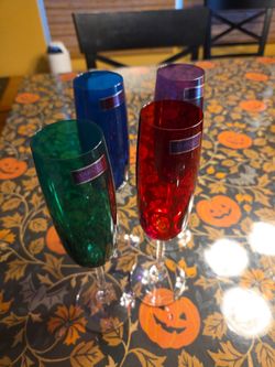 VINTAGE CHAMPAGNE FLUTES - NEW
