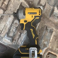 Dewalt Impact Drill Lathinum 20 Volt Batery