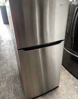Frigidaire Top Freezer Fridge – Stainless, Glass Shelves, Clean