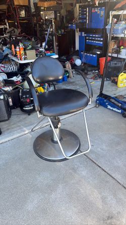 Salon chair