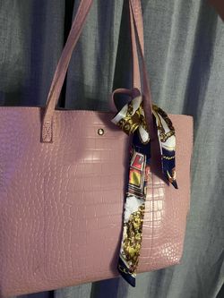 Pink crocodile-embossed tote bag