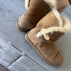 UGG + Boots 