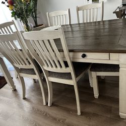 Dining room table (6)