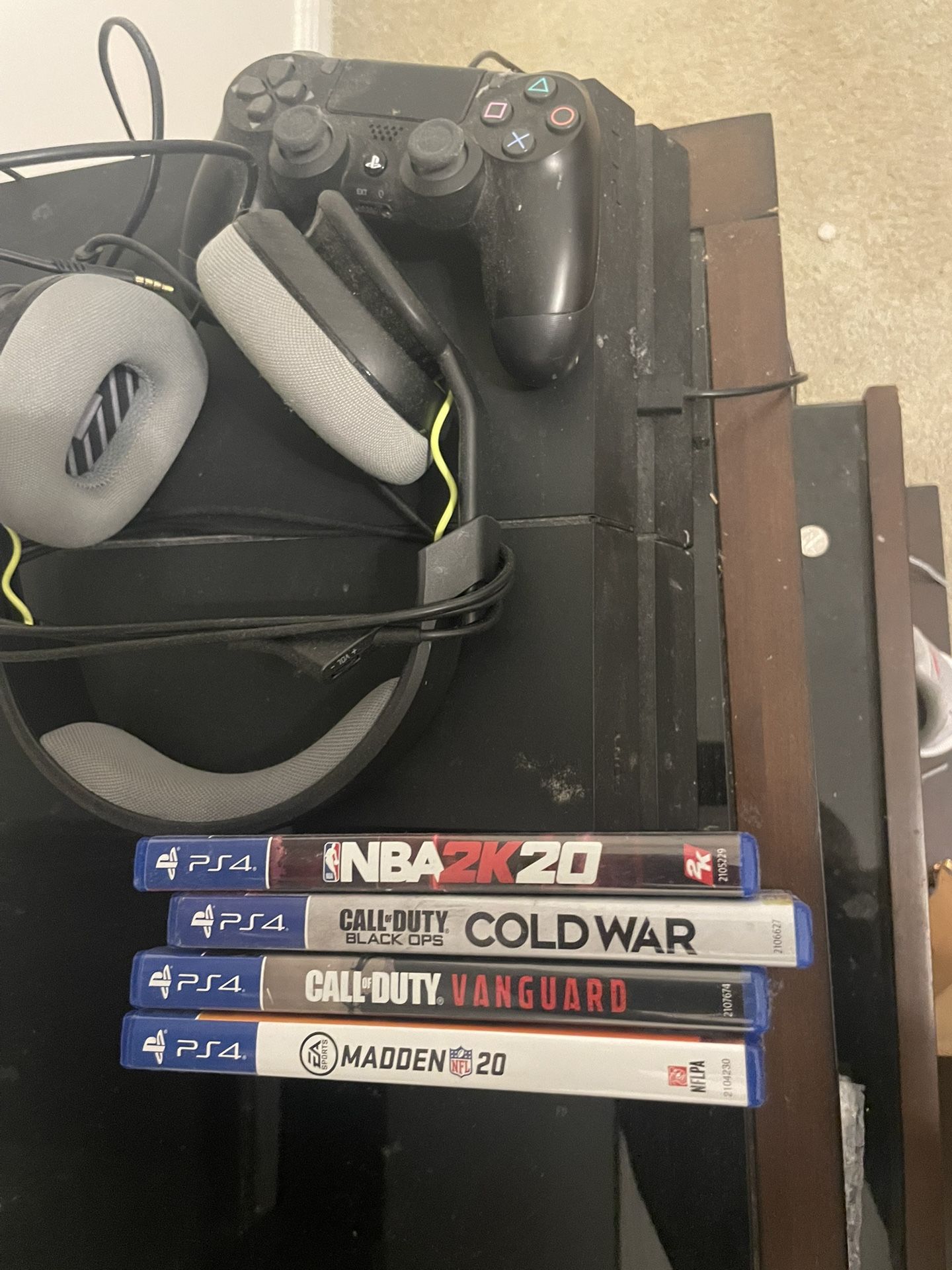 PS4 With 4 Games And Headphones