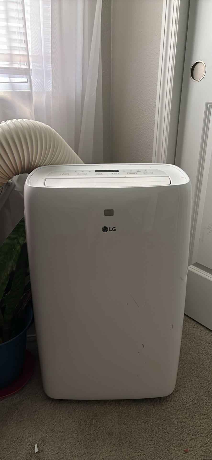LIKE NEW LG PORTABLE AIR CONDITIONER $299 OBO
