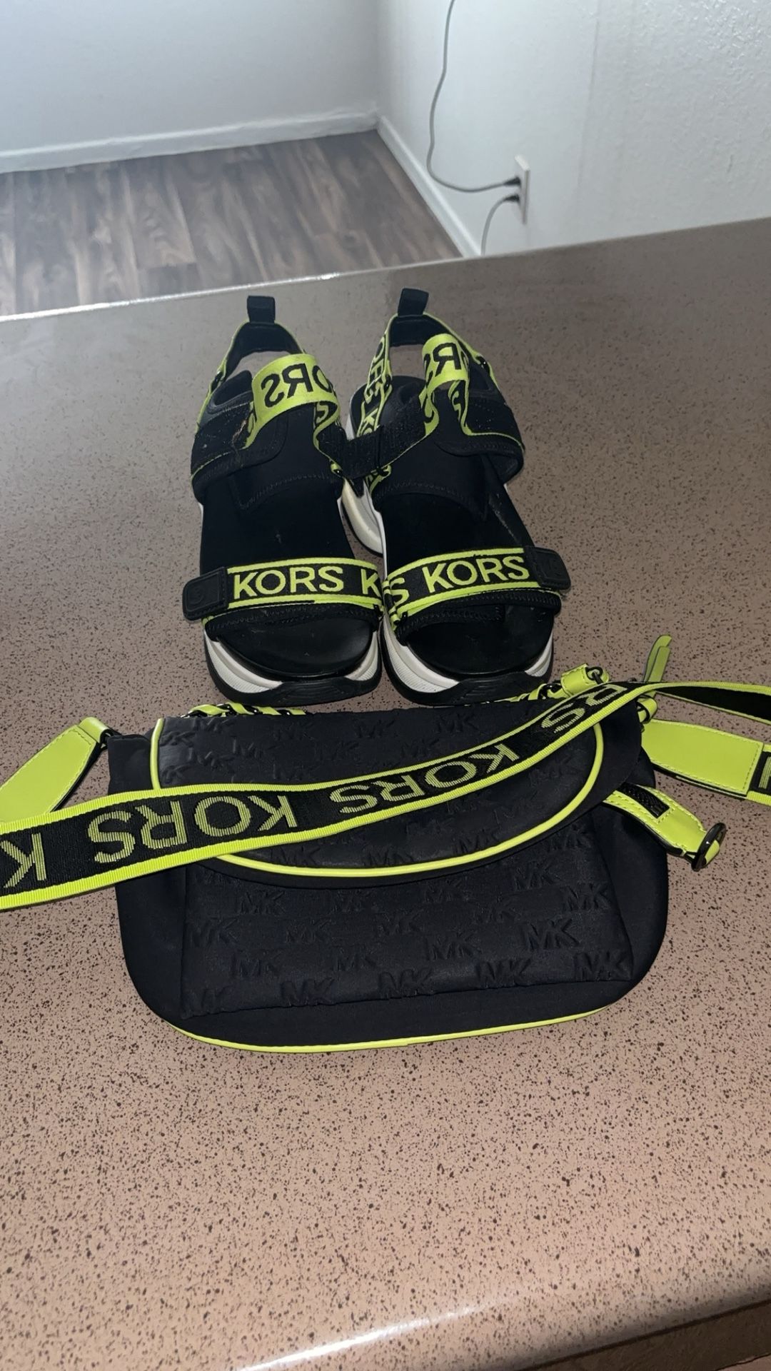 Michael Kors Sandals W/ Matching Purse 