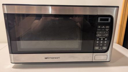 Microwave 0.9CF....Great for Dorm, Man Cave, Garage