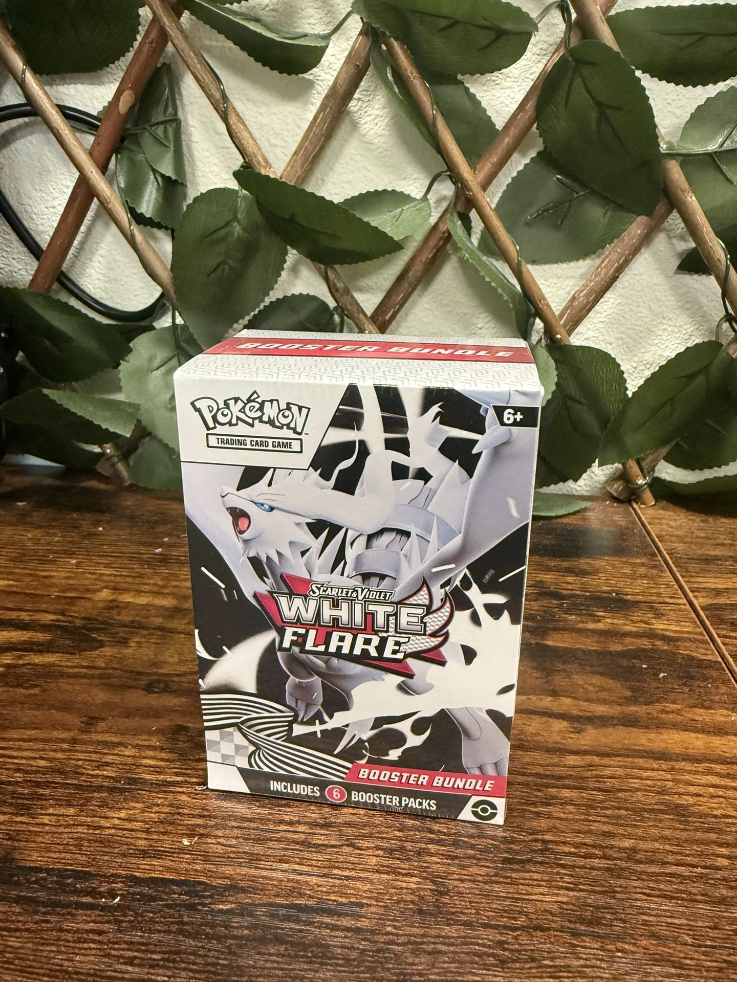 Pokemon TCG : Scarlet & Violet White Flare Booster Bundle