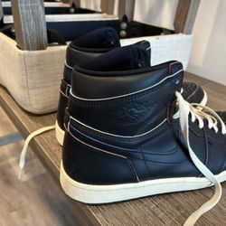 Dope Nikes 10.5  (180)$