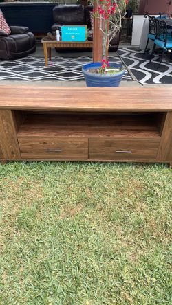 TV stand/console-Storage