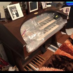FREE- Electric Organ