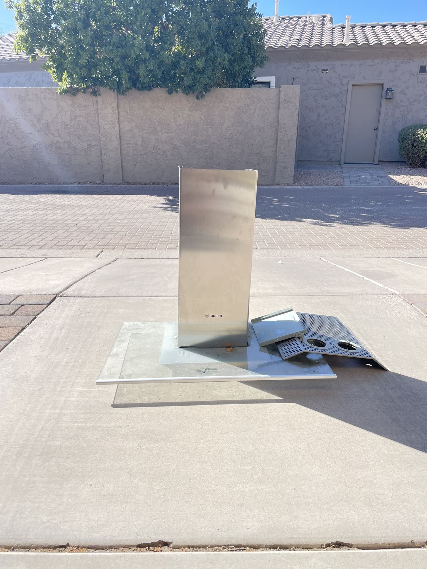 BOSCH Stainless Steel Wall Mounted Glass Canopy Hood