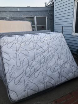 Queen Mattress And Boxspring 