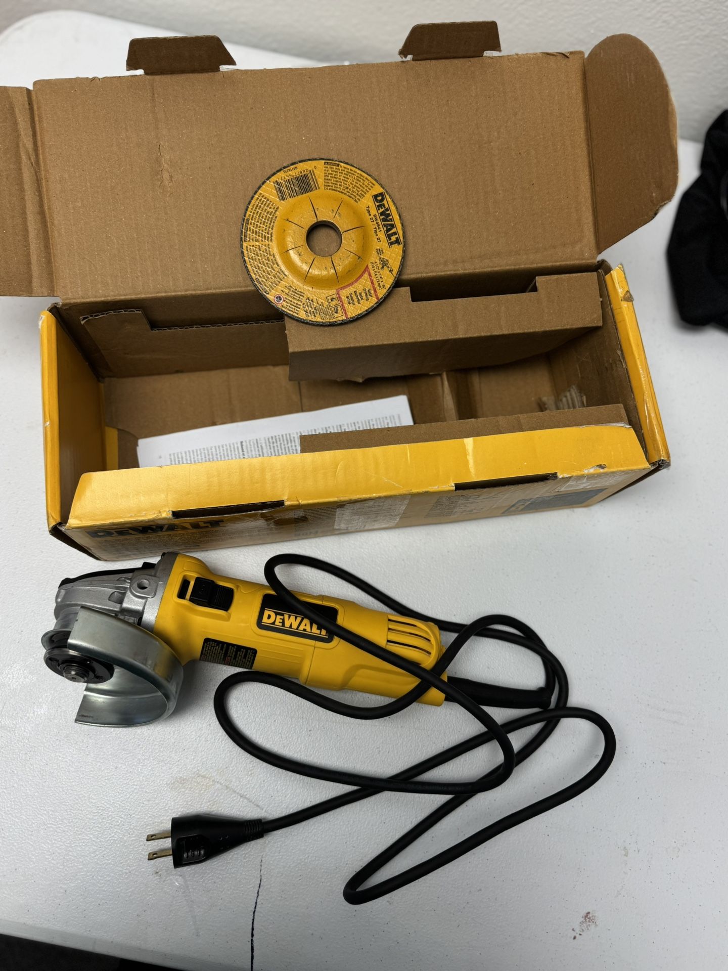 4.5 inch. Small Angle Grinder With One Touch Guard