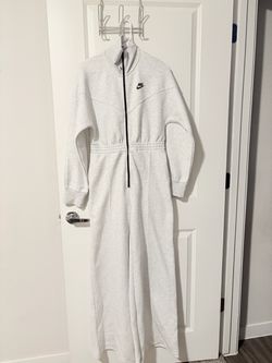 Women’s Nike tech