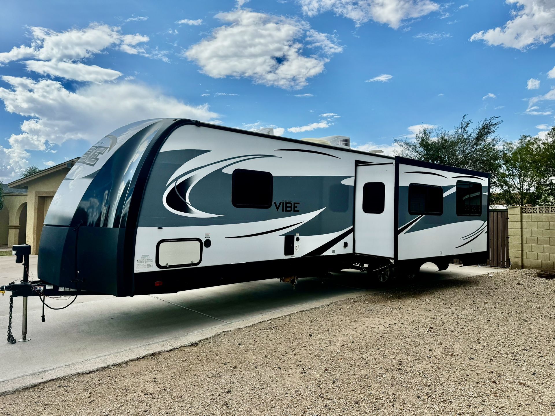 2018 Forest River Vibe 32ft With Slide for Sale in Phoenix, AZ - OfferUp