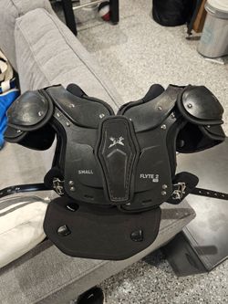 Xenith Flyte 2 TD Youth Football Shoulder Pads – Small