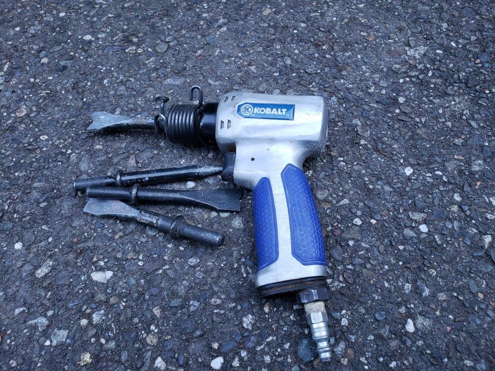 Kobalt LGA-620 air hammer set with 4 chisels