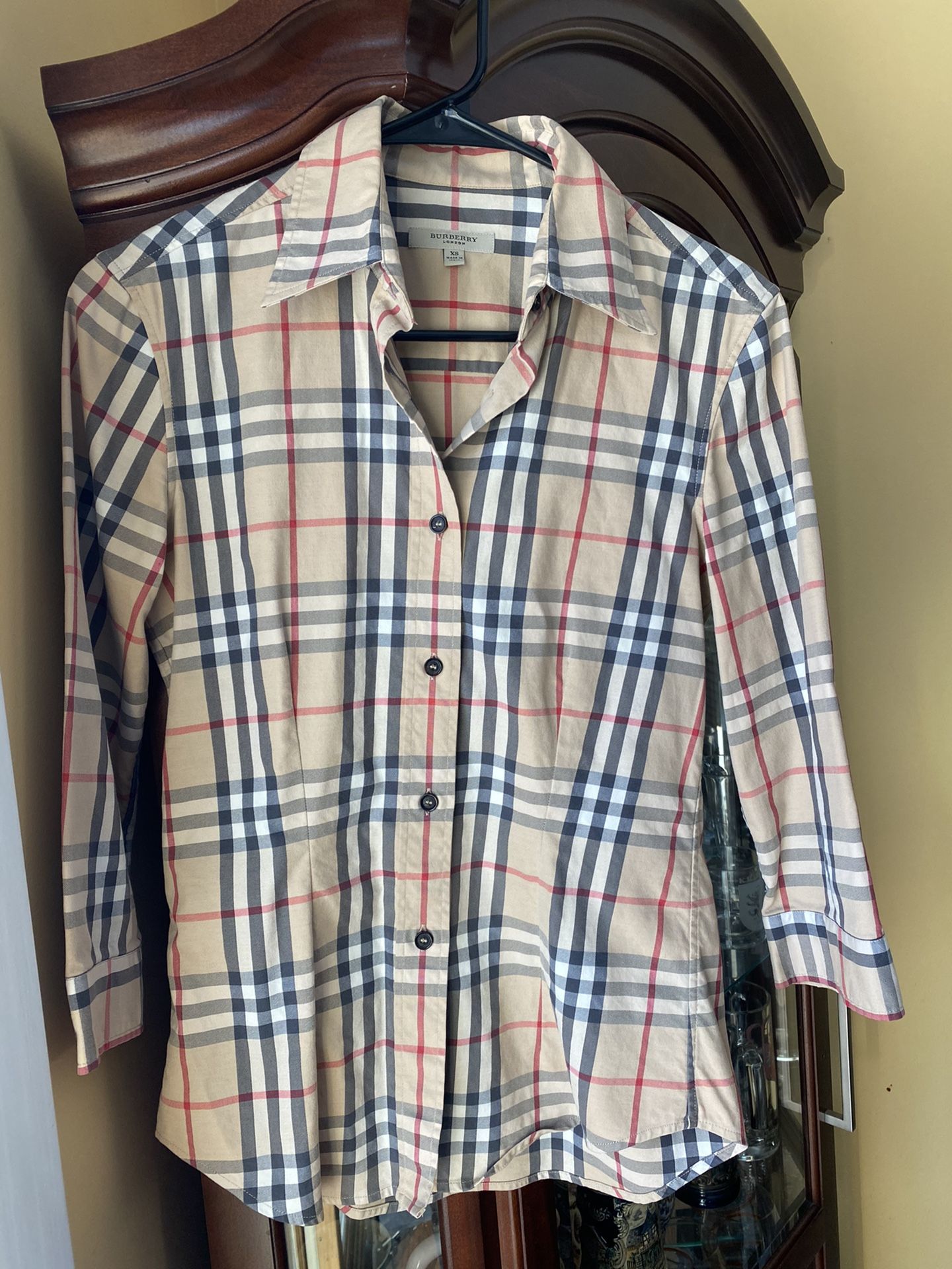 Like new women’s Burberry Shirt XS