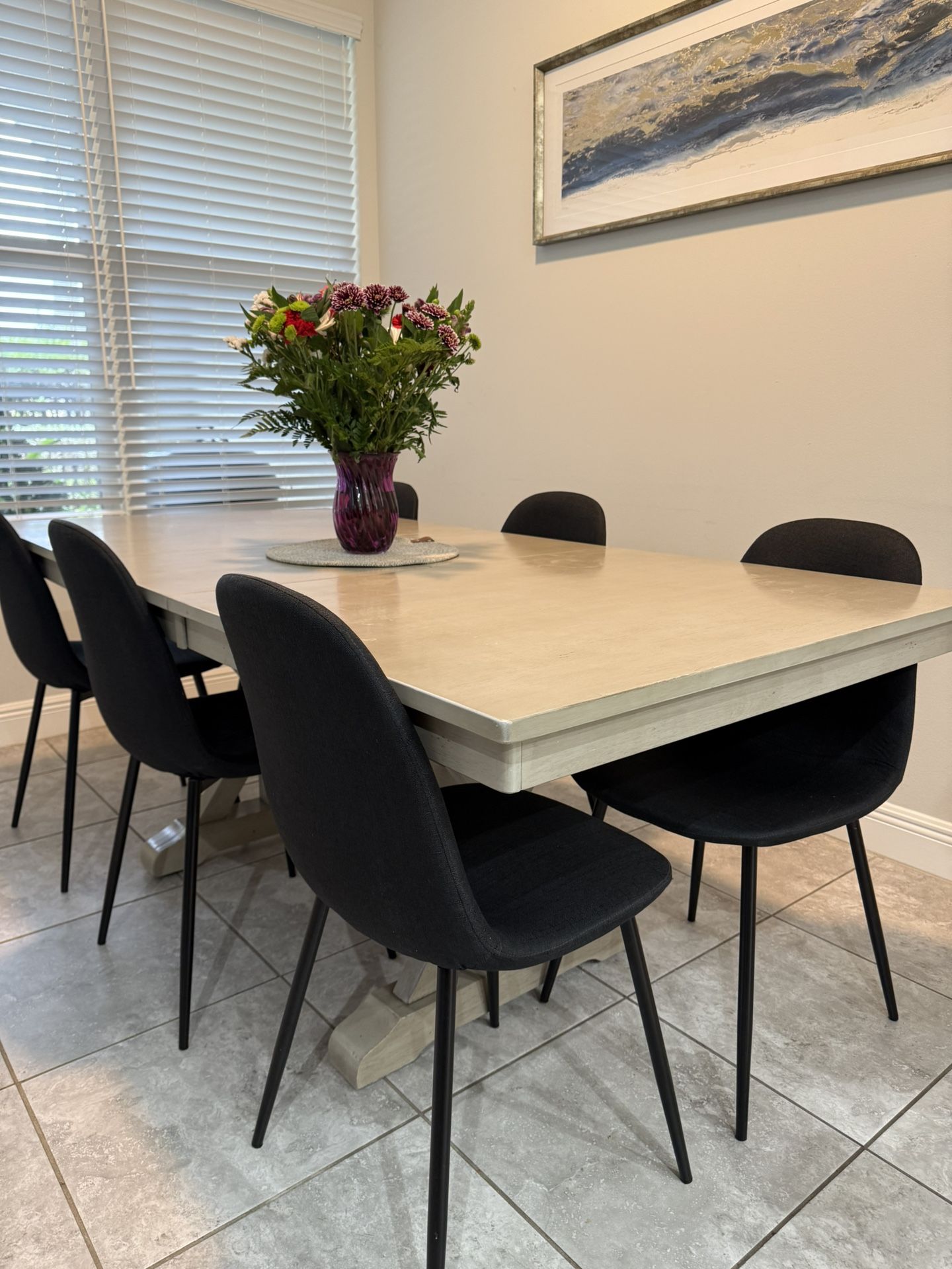 Diamondville Extendable Table