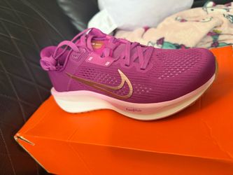 Women’s Nike quest 6