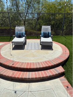 Chaise lounge chairs