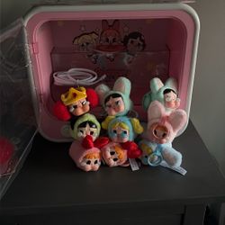 POWERPUFF GIRLS…. CRY BABIES  FULL SET INCLUDING SECRET! ALSO DISPLAY RETRO TV WITH LIGHT SOLD OUT ONLINE…..  PICK UP PREFERRED 