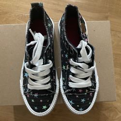 NIB Girl’s Blowfish Multi Star Dazzle Sneakers size 1