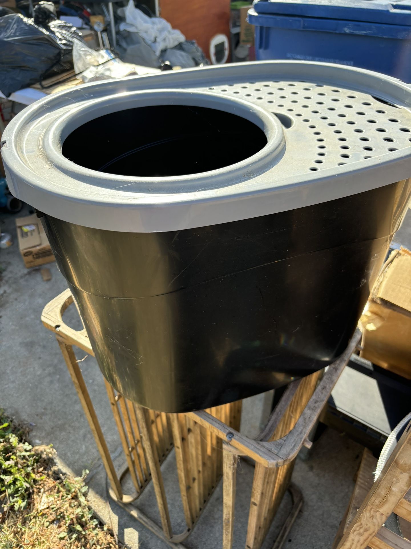 CAT LITTER BOX (new Never Used)