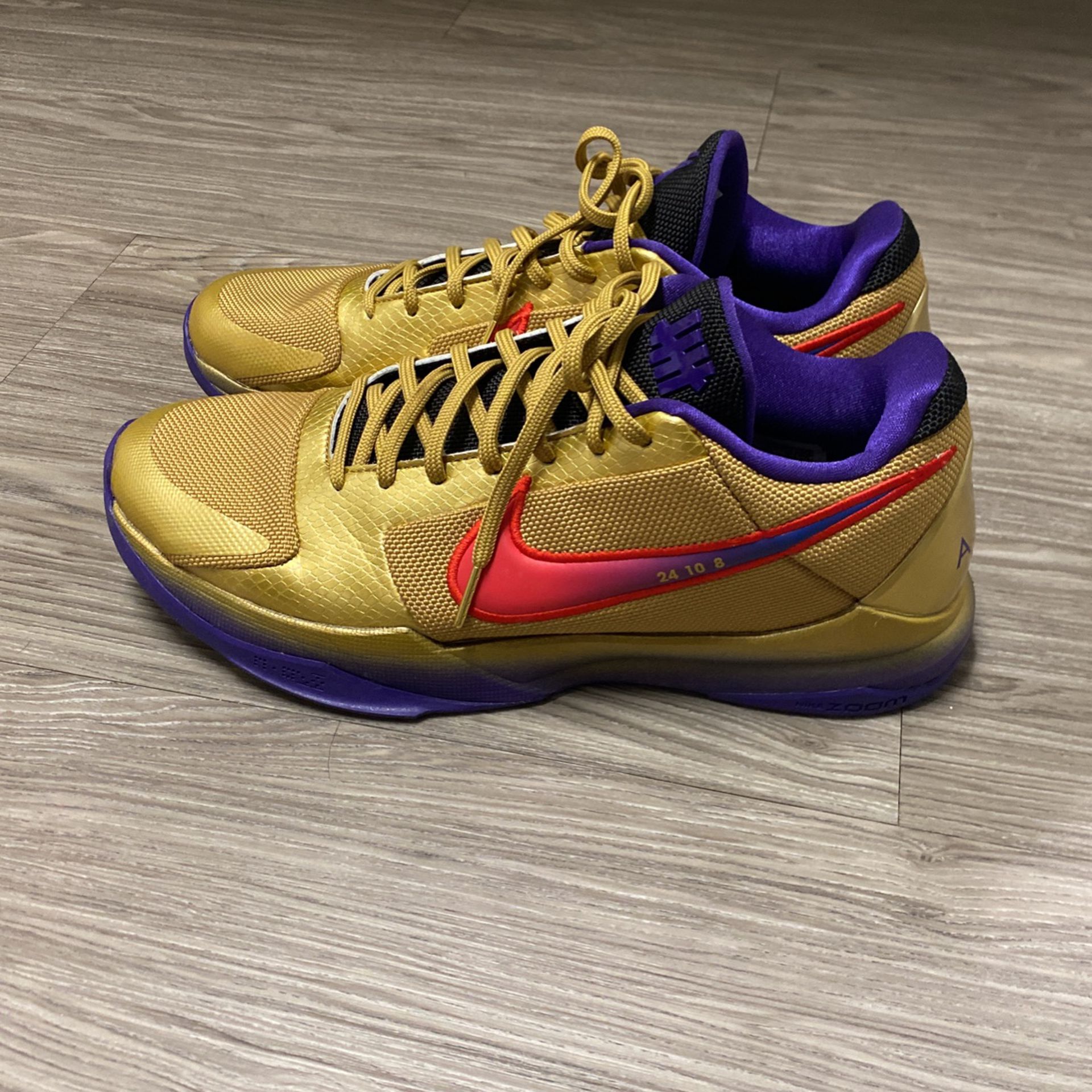 Undefeated x Nike Kobe 5 Protro “Hall of Fame” Metallic Gold/Field Purple-Multi-Color  – Sneaker Hello
