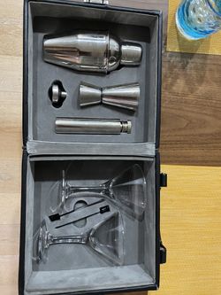 Traveling Cocktail / Martini 8 Piece Set in Black Leather Case