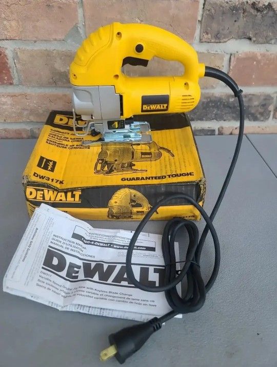 $100 PRICE IS FIRM, NO LESS.
DeWalt DW317K 5.5 Amp Corded Variable Speed Jig Saw