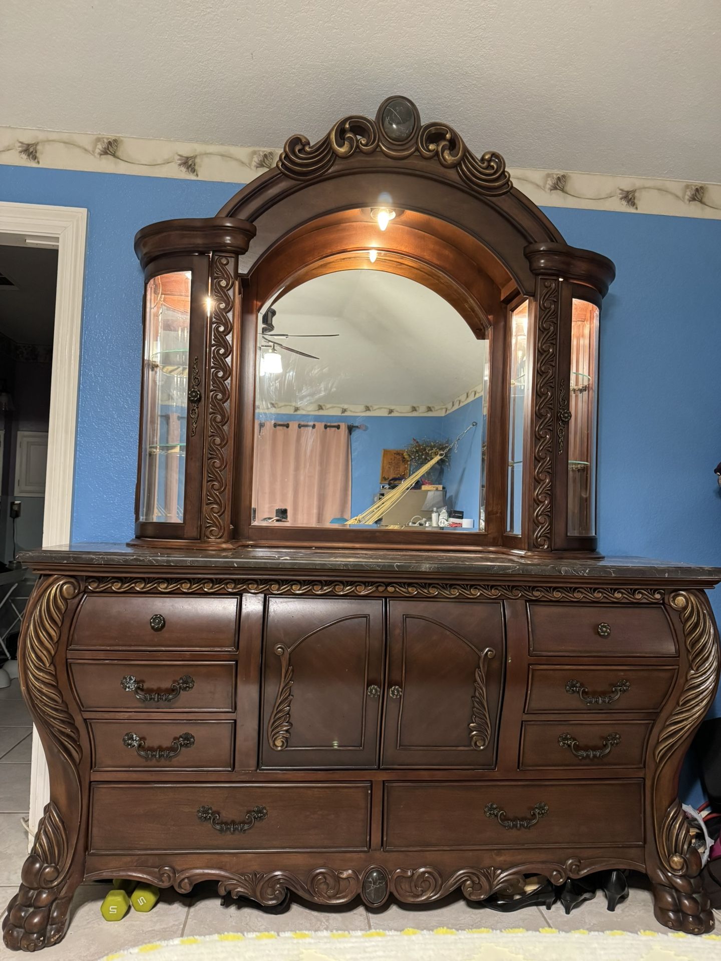 Marble Top Dresser With Lights And Mirror 350$ Or OBO