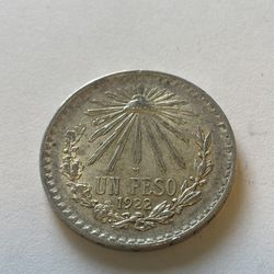 1922 Mexico 1 Peso Cap & Rays .720 Silver Coin