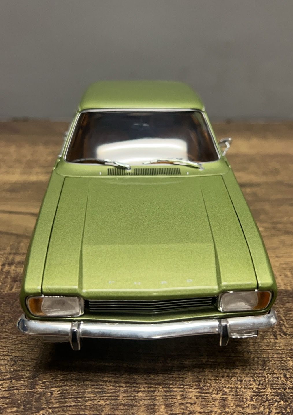 MINICHAMPS 180 08900 FORD CAPRI 1700 GT 1969 LIGHT GREEN
