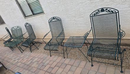 $700 VINTAGE IRON PATIO SET 6 PIECES