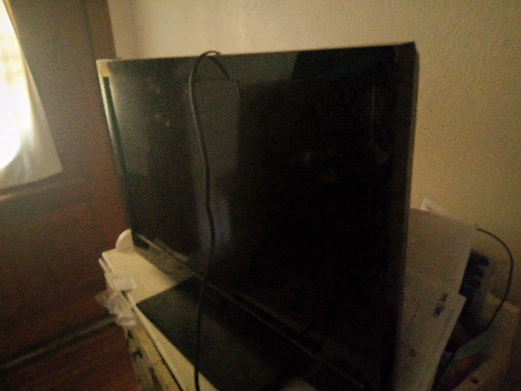 32 Inch TV Emerson