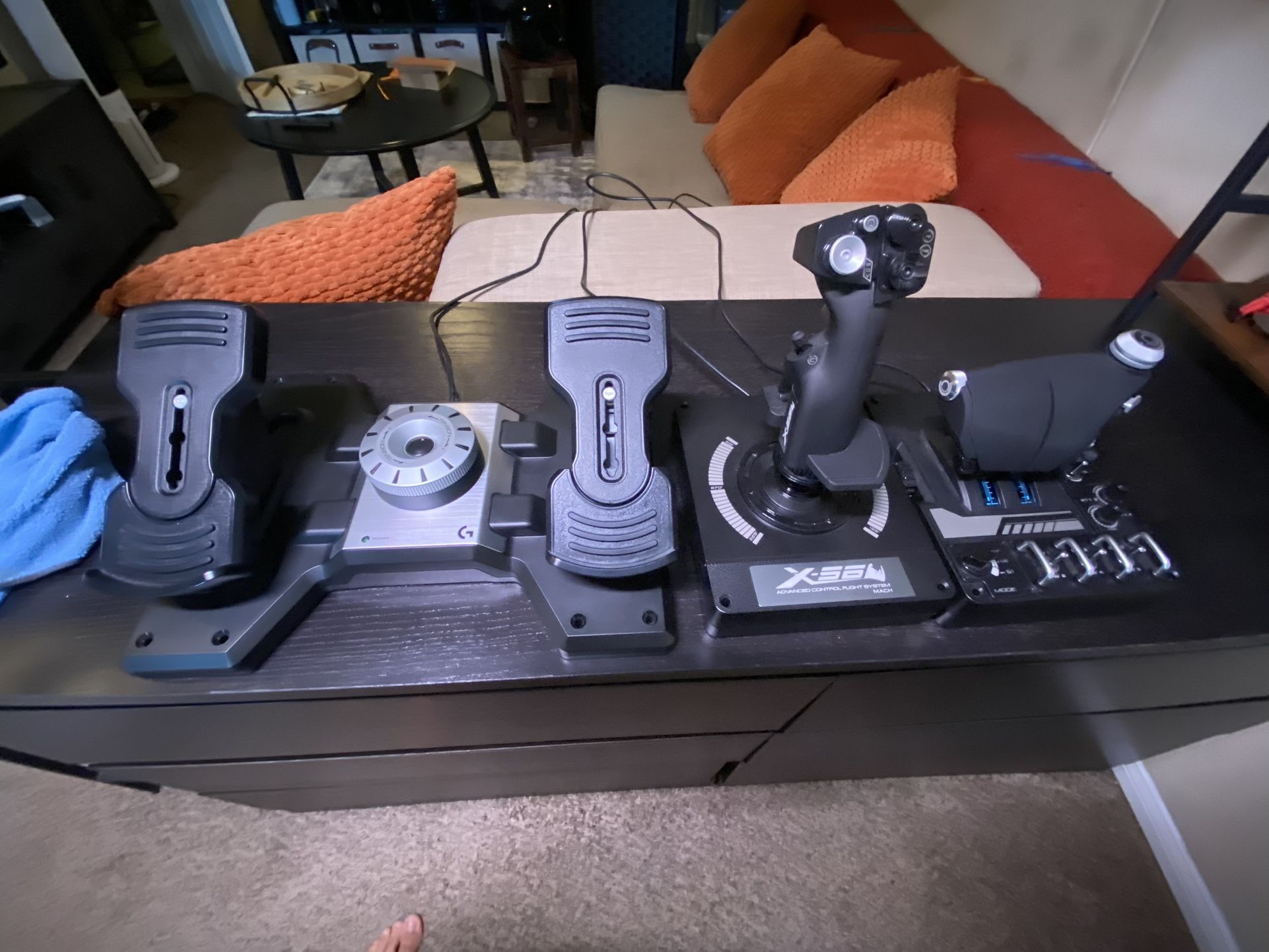 Logitech Hotas X56 + Logitech Flight Rudder Pedals + PC Gaming