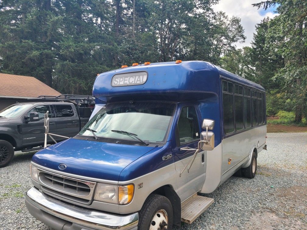 2001 Ford E 450