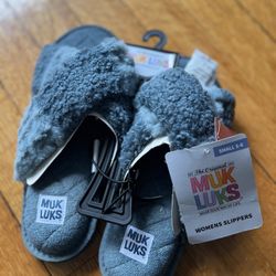 Brand New Muk Luks Girls Slippers Steel Blue small 5-6