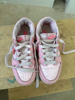 Nike Dunk Low Triple Pink Sneaker Pink Foam Girl Shoes size 1Y Shoes   Comes from pet free smoke feee home  Washed with detergent & sanitizer